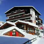Etoile Hotel